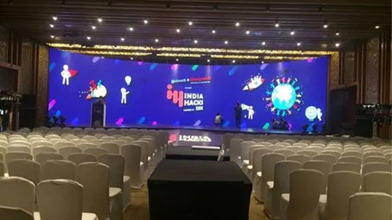 Bảng điều khiển tường video Led công cộng của nhà thờ, Màn hình hiển thị Led trong nhà đủ màu P3.91 HD